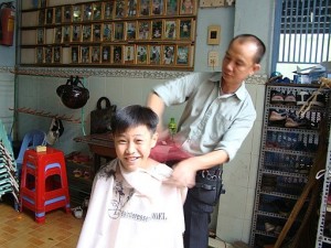 A barber visits orphans.